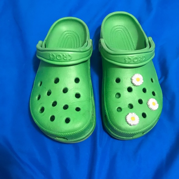 crocs daisy